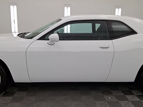 Used 2023 Dodge Challenger SXT image 9