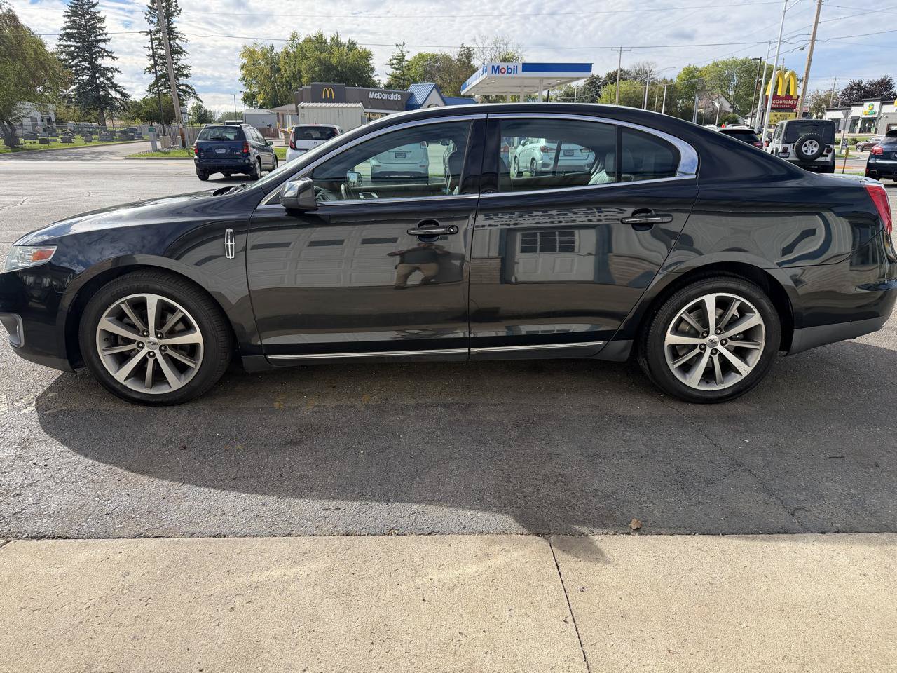 Used 2009 Lincoln MKS AWD image 6