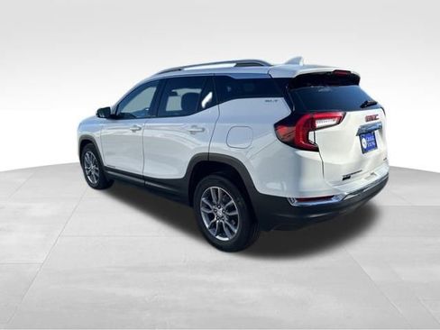 Used 2024 GMC Terrain SLT image 5