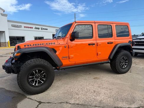 Used 2025 Jeep Wrangler Unlimited Rubicon w/ XTREMEE 35" Tire Package AWD/4WD image 5