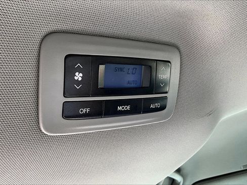 Used 2019 Toyota Sienna LE FWD image 31