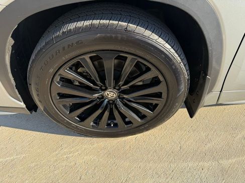 Used 2023 Toyota Highlander XSE image 23