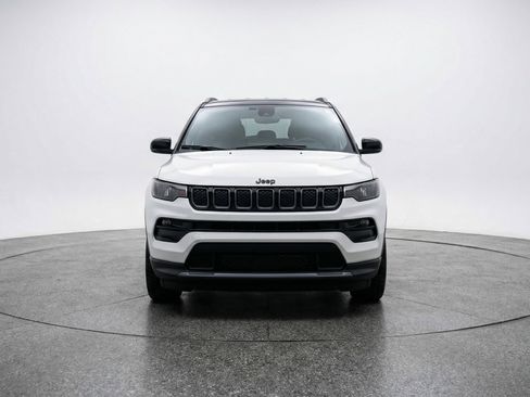 Used 2025 Jeep Compass Trailhawk image 2