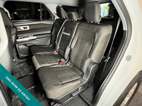Used 2020 Ford Explorer XLT image 18