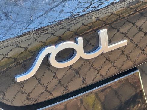 Certified 2022 Kia Soul LX w/ Technology Package image 10