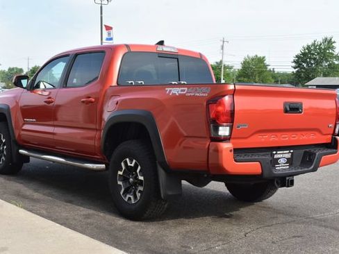 Used 2018 Toyota Tacoma TRD Off-Road w/ Technology Package AWD/4WD image 13