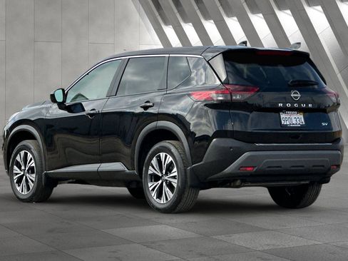 Used 2023 Nissan Rogue SV image 6