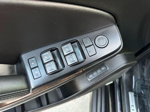 Used 2019 Chevrolet Suburban LT RWD image 34