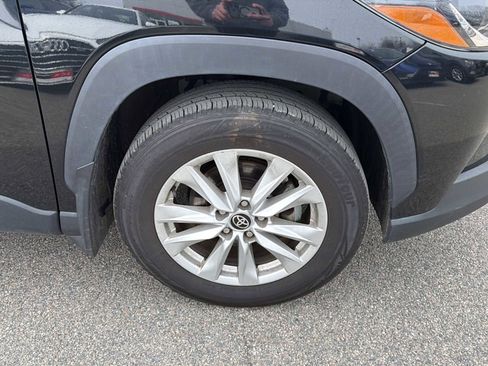 Used 2022 Toyota Corolla Cross LE image 23