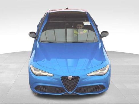 Used 2024 Alfa Romeo Giulia Veloce image 2