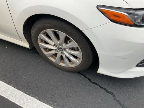 Used 2018 Toyota Camry L image 3