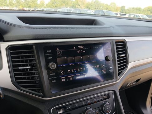 Used 2021 Volkswagen Atlas Cross Sport SE w/ Panoramic Sunroof Package FWD image 15