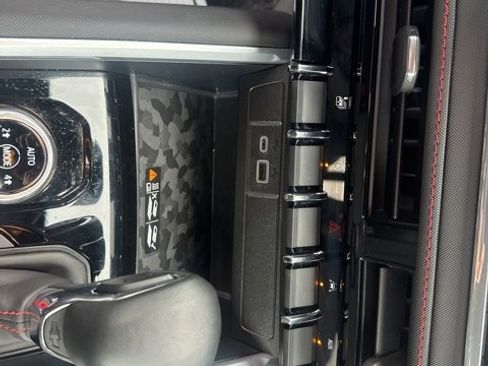 Used 2024 Chevrolet Colorado Z71 w/ Z71 Convenience Package 2 image 24