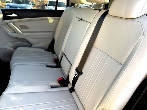 Certified 2023 Volkswagen Tiguan SE w/ Panoramic Sunroof Package image 27