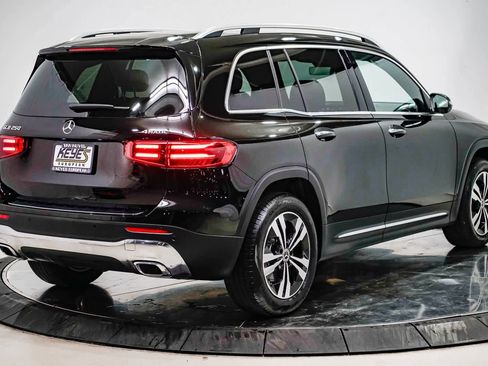 Used 2025 Mercedes-Benz GLB 250 4MATIC image 4