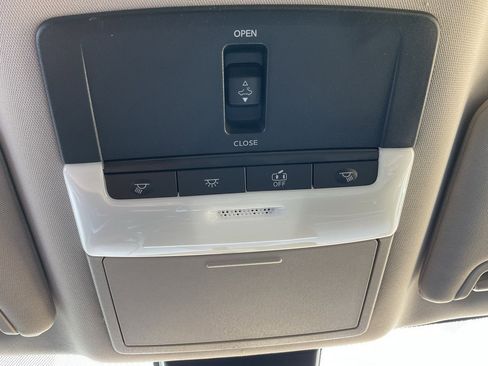 New 2025 Nissan Altima 2.5 SR image 18