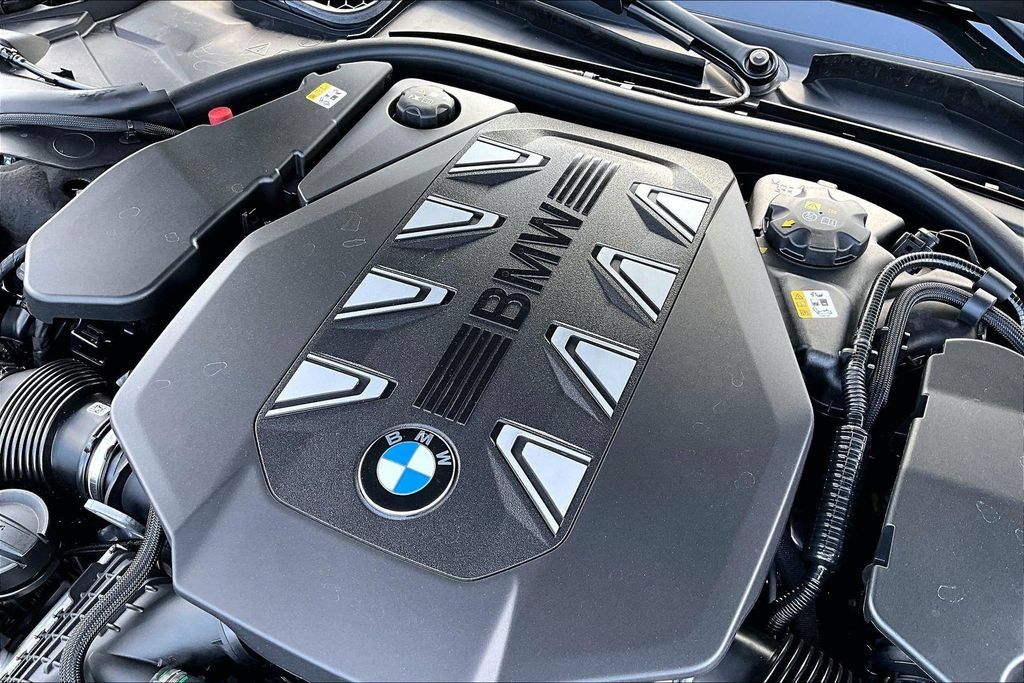 Used 2026 BMW 760i xDrive w/ Executive Package AWD/4WD image 32