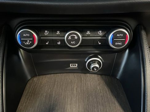 Used 2022 Alfa Romeo Stelvio Ti image 20