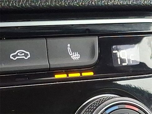 Used 2022 Volkswagen Atlas Cross Sport SE image 25