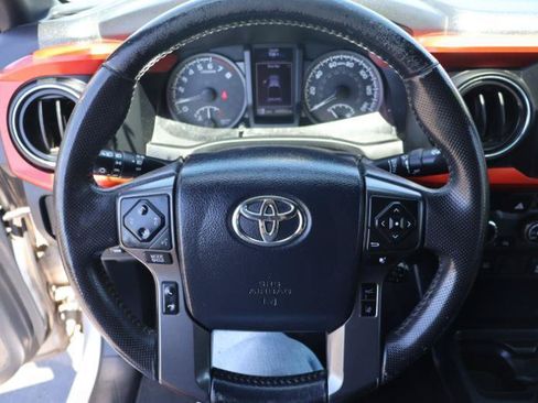 Used 2019 Toyota Tacoma TRD Off-Road AWD/4WD image 23
