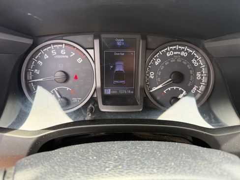 Used 2019 Toyota Tacoma TRD Off-Road AWD/4WD image 33