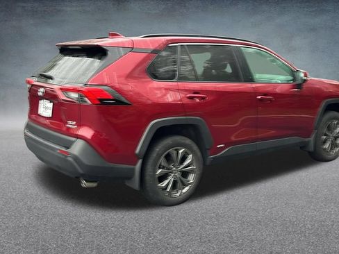 Used 2022 Toyota RAV4 XLE Premium AWD/4WD image 29