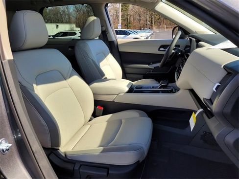 New 2026 Nissan Pathfinder SL image 11