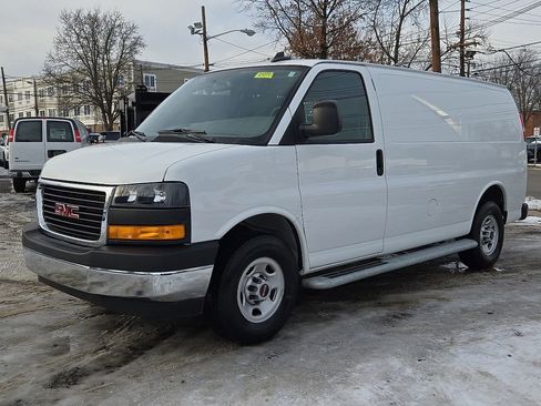 Used 2024 GMC Savana 2500 w/ Driver Convenience Package image 4