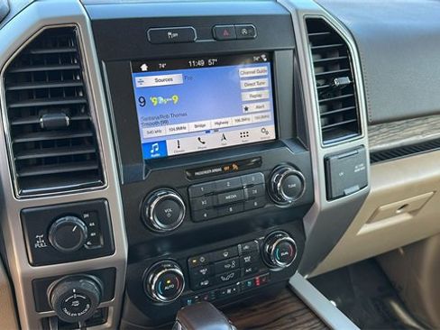 Certified 2019 Ford F150 Lariat image 28