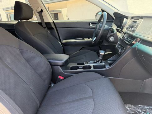 Used 2017 Kia Optima LX FWD image 6