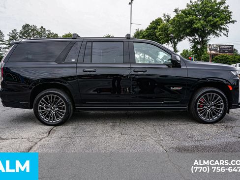 Used 2024 Cadillac Escalade ESV V AWD/4WD image 10