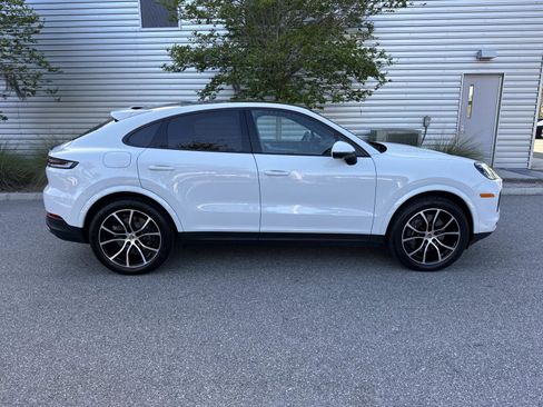 Used 2024 Porsche Cayenne Coupe AWD/4WD image 5