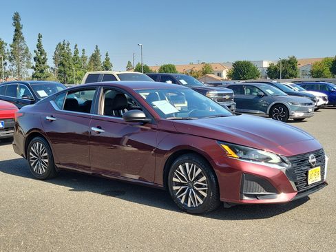 Used 2024 Nissan Altima 2.5 SV FWD image 26