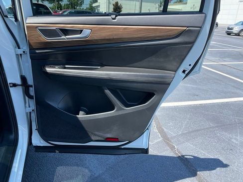 Used 2024 Volkswagen Atlas SE w/ Panoramic Sunroof Package FWD image 34