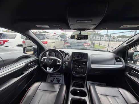 Used 2018 Dodge Grand Caravan GT FWD image 18
