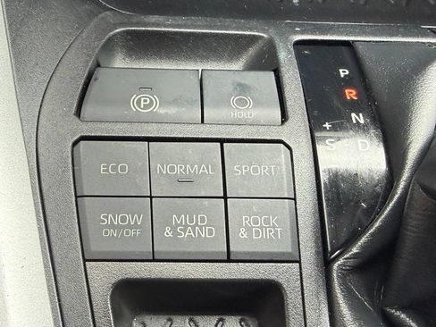 Certified 2021 Toyota RAV4 LE w/ Carpet Mat Package (TMS) AWD/4WD image 24