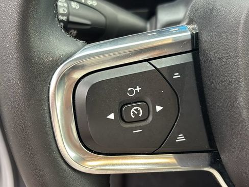 Certified 2025 Volvo XC40 B5 Plus AWD/4WD image 16