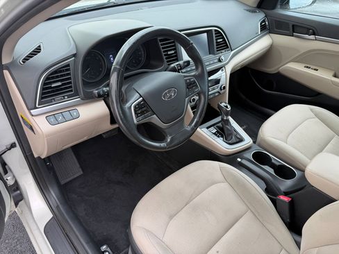 Used 2017 Hyundai Elantra SE w/ SE A/T Tech Package 03 FWD image 4
