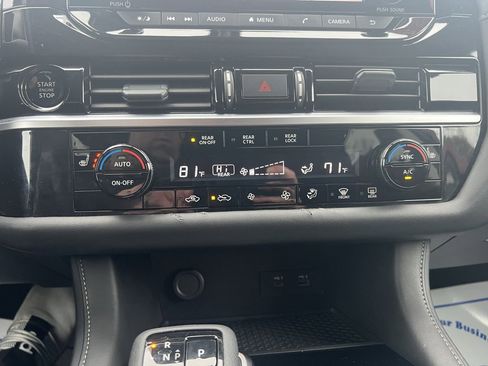 Used 2025 Nissan Pathfinder SV image 21