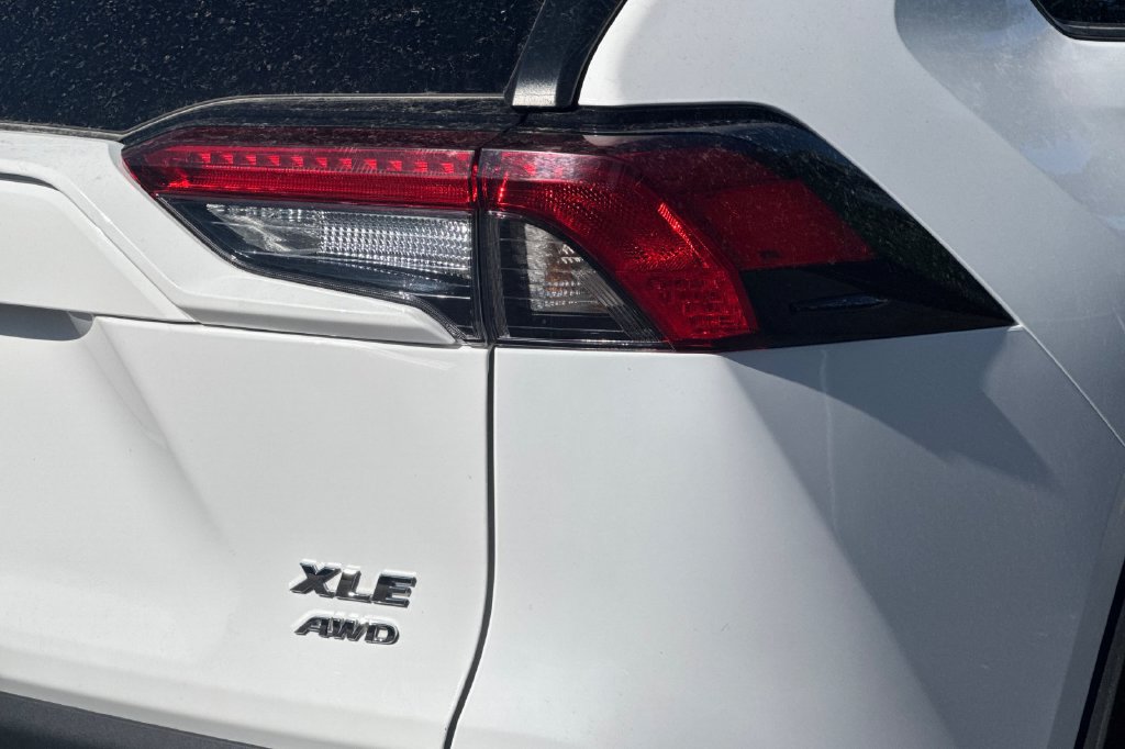 Used 2025 Toyota RAV4 XLE AWD/4WD image 9