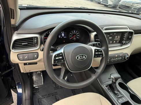 Used 2019 Kia Sorento FWD image 16