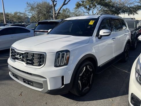 Certified 2023 Kia Telluride S image 1
