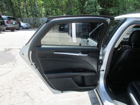 Used 2019 Ford Fusion Energi Titanium FWD image 15