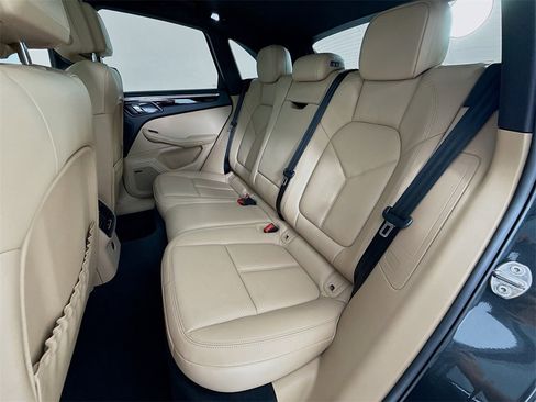 Used 2025 Porsche Macan image 24