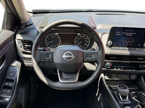 Used 2025 Nissan Rogue SV AWD/4WD image 23