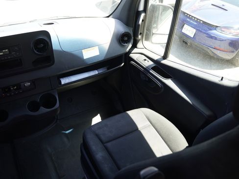 Used 2023 Mercedes-Benz Sprinter 2500 image 22
