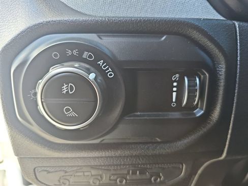 Used 2025 Jeep Gladiator Sport AWD/4WD image 25