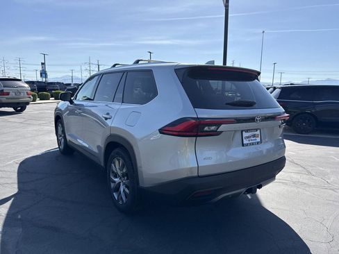 Used 2024 Toyota Grand Highlander AWD image 8