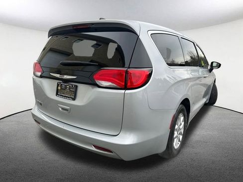 Used 2024 Chrysler Voyager LX image 14