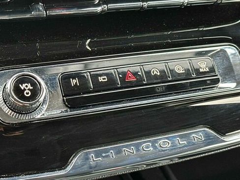 Used 2025 Lincoln Corsair FWD w/ Rear Removable Package Tray image 19